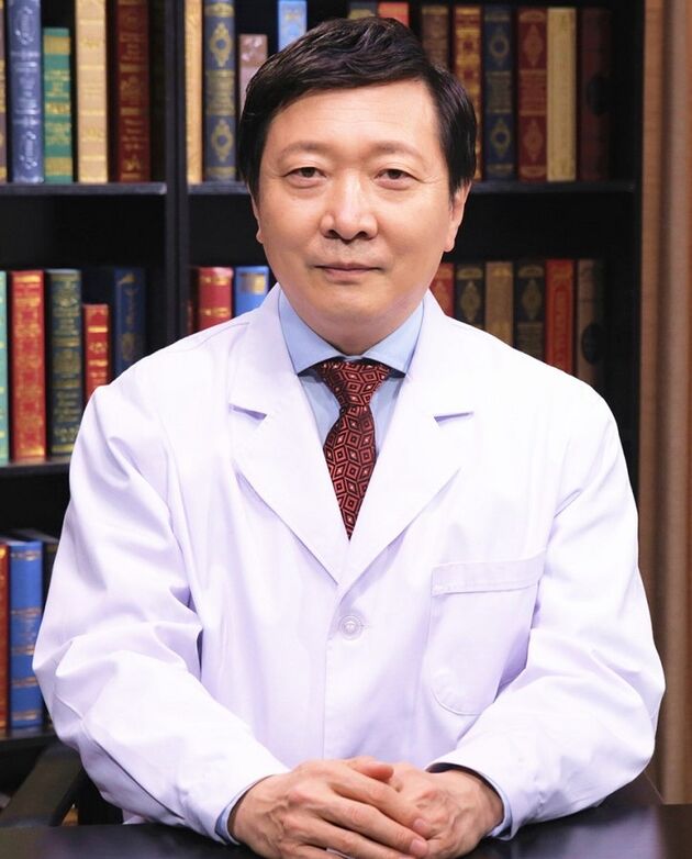 Doktor Rheumatologist Ko Tamon